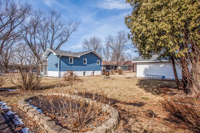Building Photo - 3114 Grove Ave