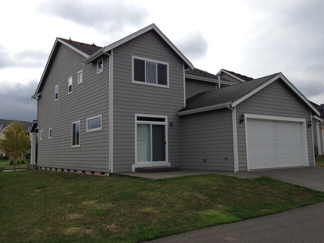 Building Photo - 202 Hawk Ave SW