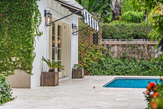 Building Photo - 306 Cordova Rd