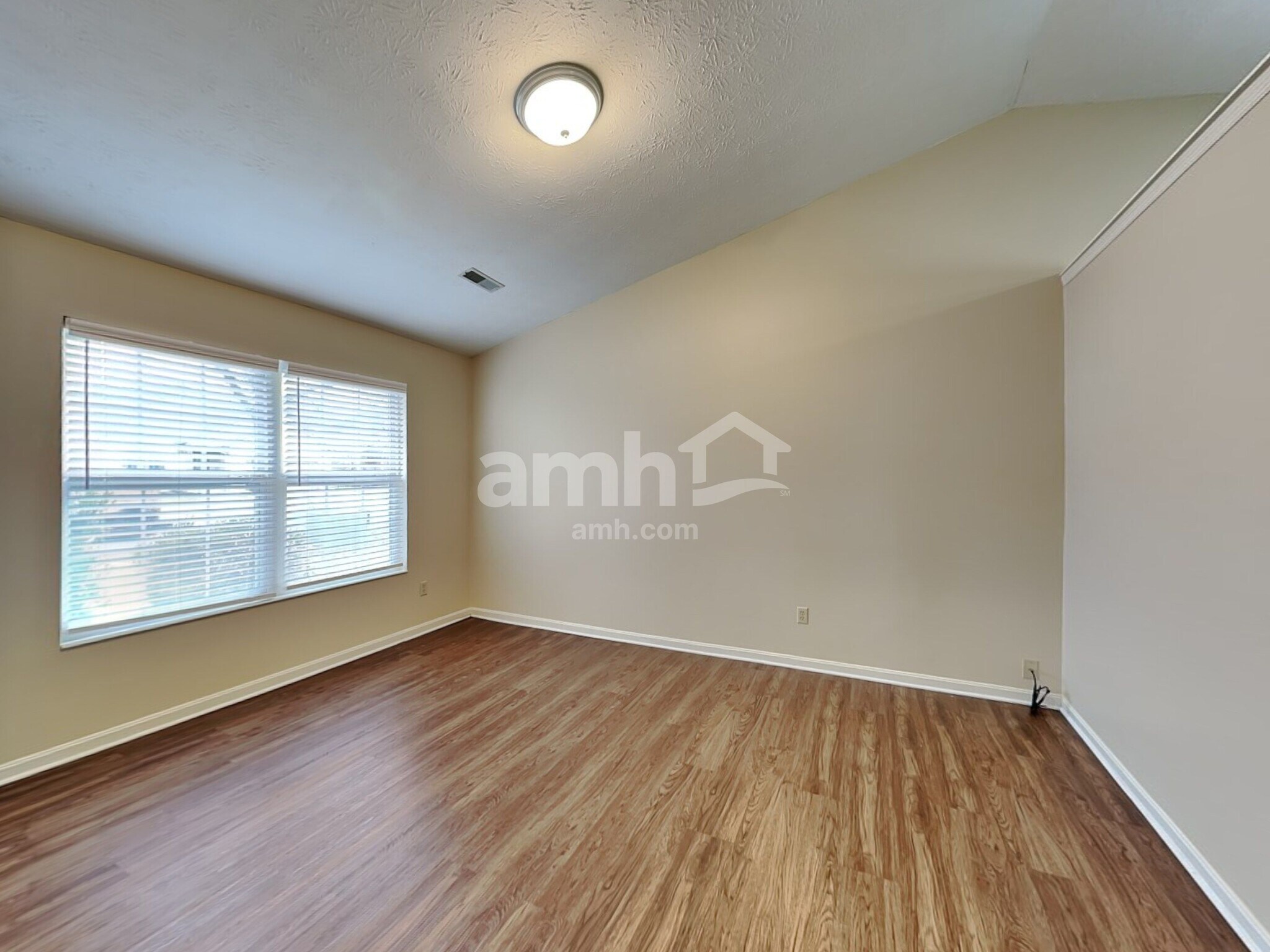 Building Photo - 51 Clearview Ln