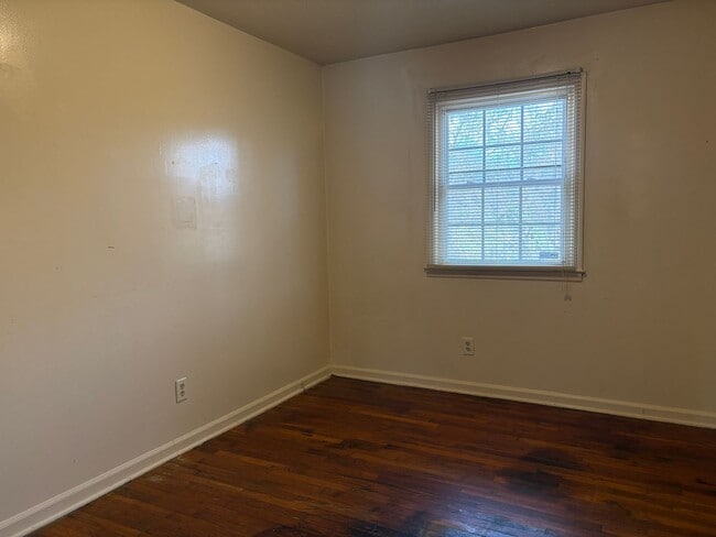 Building Photo - 3 Bedroom, 1 Bathroom House in High Point!