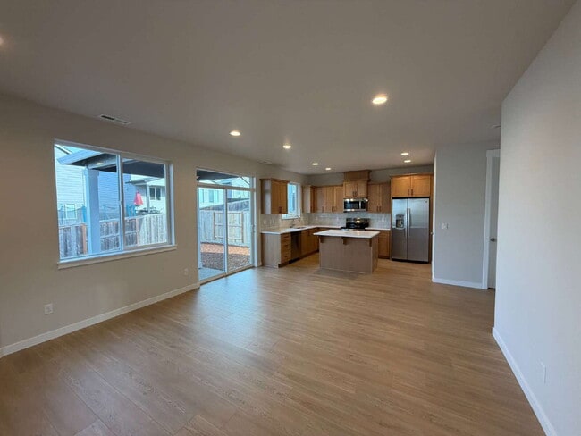 Building Photo - Brand New Estacada 3 bed/2 1/2 bath Home!