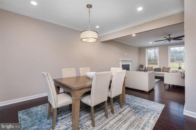 Building Photo - 1201 Regal Ln