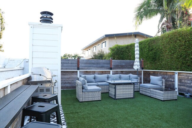 Building Photo - 1773 Torrance St