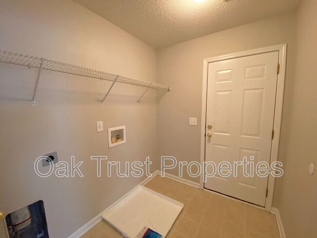 Building Photo - 411 Brookfield Ln