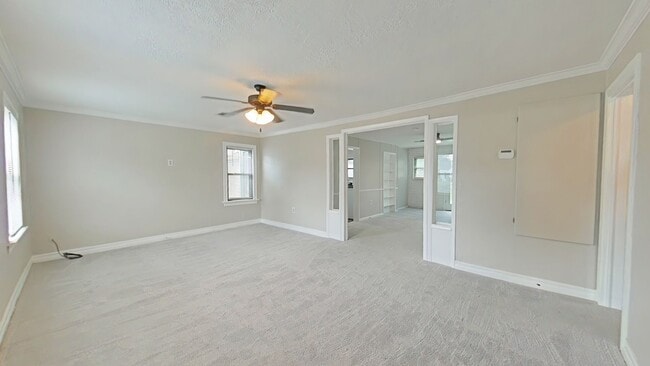 Building Photo - 1307 NW Maple Ave
