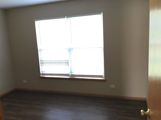 Building Photo - 11S524 Rachael Ct