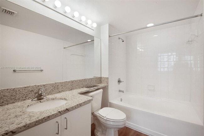Building Photo - 1111 Brickell Bay Dr