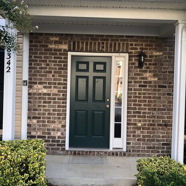 Building Photo - Amazing 3 Bedroom Home in North East Raleigh