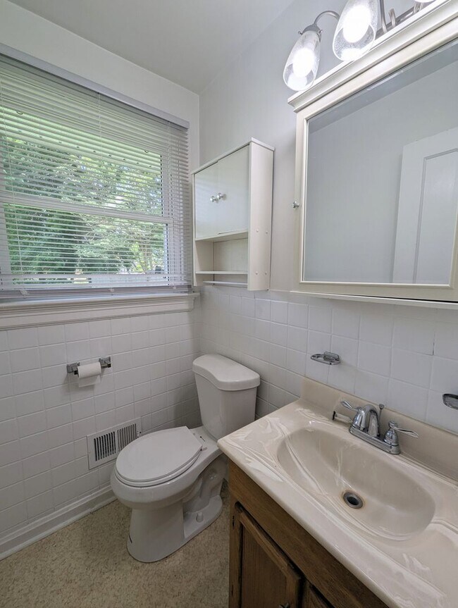 Building Photo - 933 Foley Dr