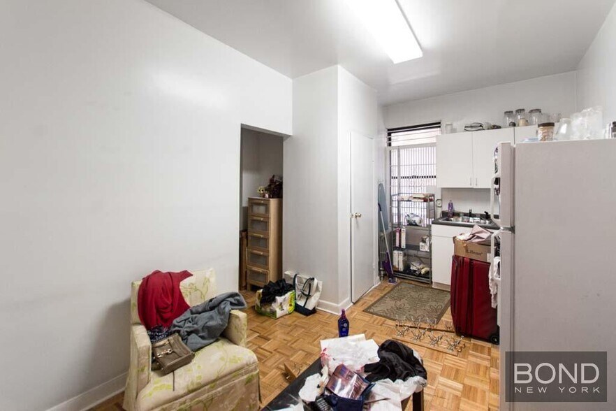 Building Photo - 369 Broome St