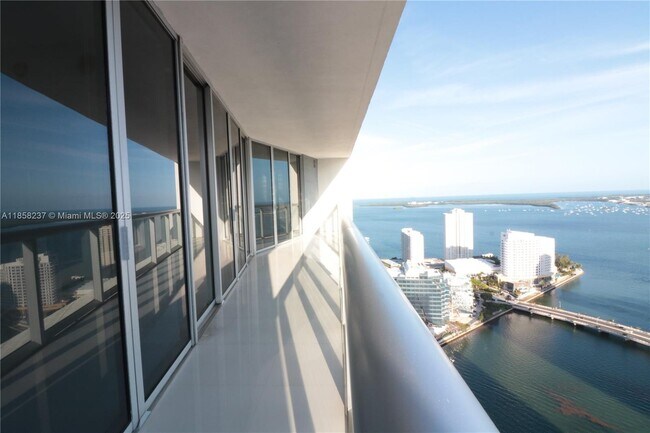 Building Photo - 495 Brickell Ave