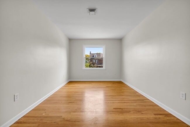 Building Photo - Spacious 4-Bedroom, 2.5-Bath Home – West E...
