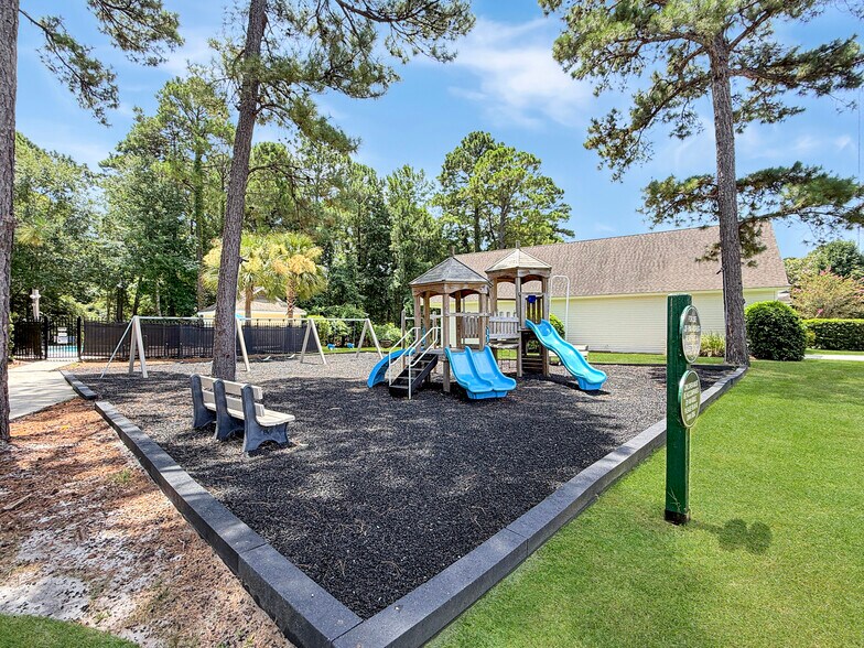 Building Photo - 21 Pine Forest Dr