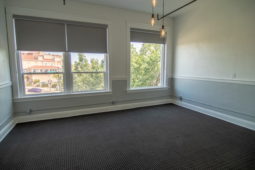 Building Photo - 219 S Grand Ave