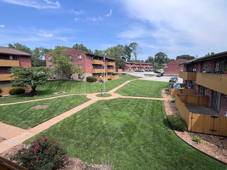 Building Photo - 1190 Calley Dr