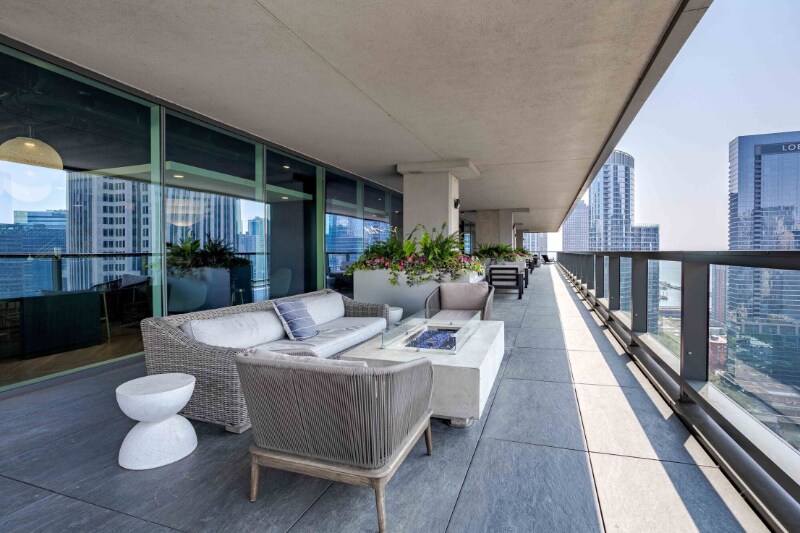 Building Photo - 176 E Illinois St