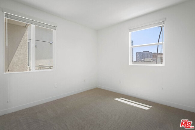 Building Photo - 436 S Virgil Ave