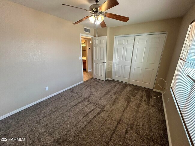 Building Photo - 523 N Los Feliz Dr