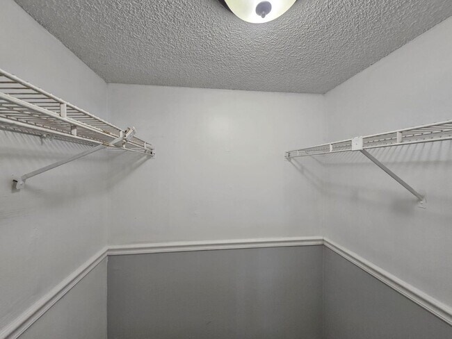 Building Photo - 1005 S Flagler Ave