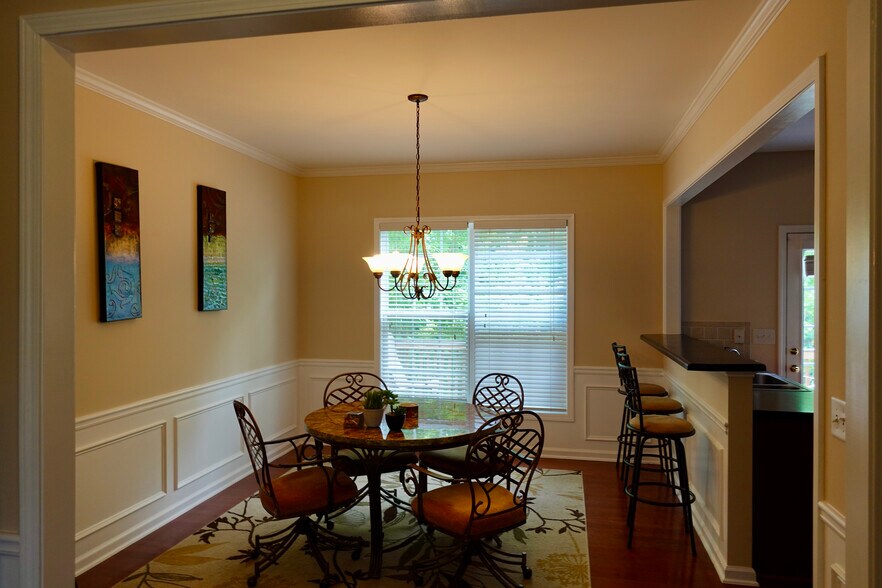 Building Photo - 3304 Chastain Gardens Dr NW