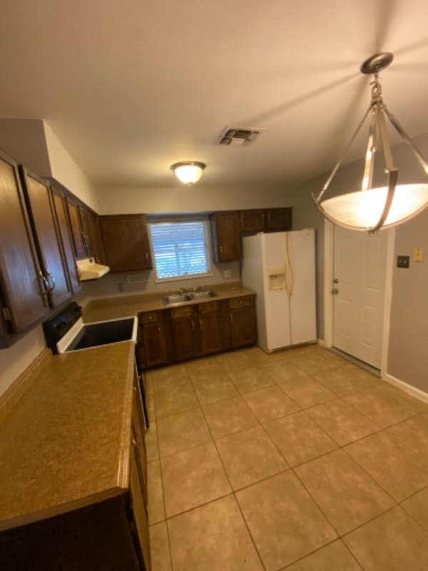 Building Photo - 209 Brenda Dr