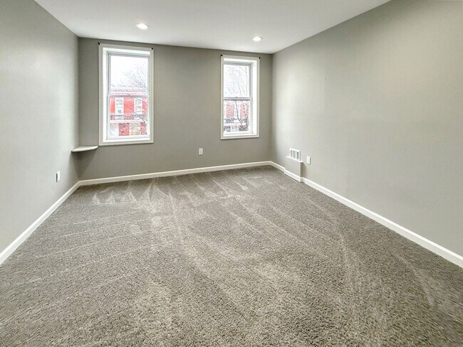 Building Photo - Beautiful 2BR + Den Home with 2 Baths, Modern Kitchen & Central AC