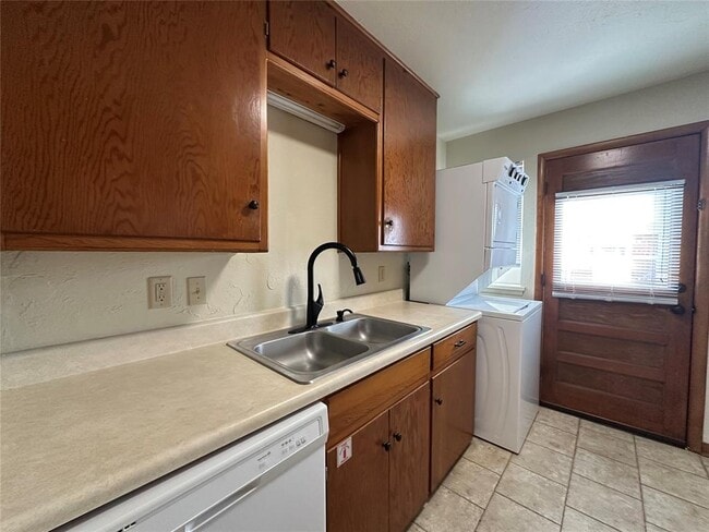 Building Photo - 500 Stinson St