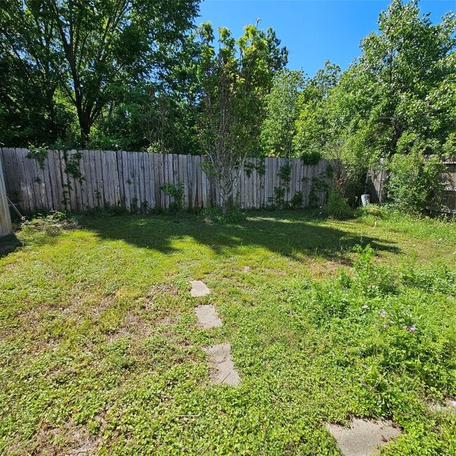 Building Photo - 11727 Madison Oak St