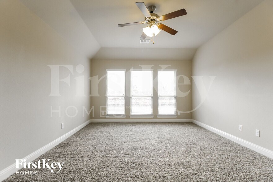 Building Photo - 16209 Weymouth Dr