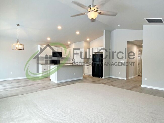 Building Photo - 5160 W Lesina St