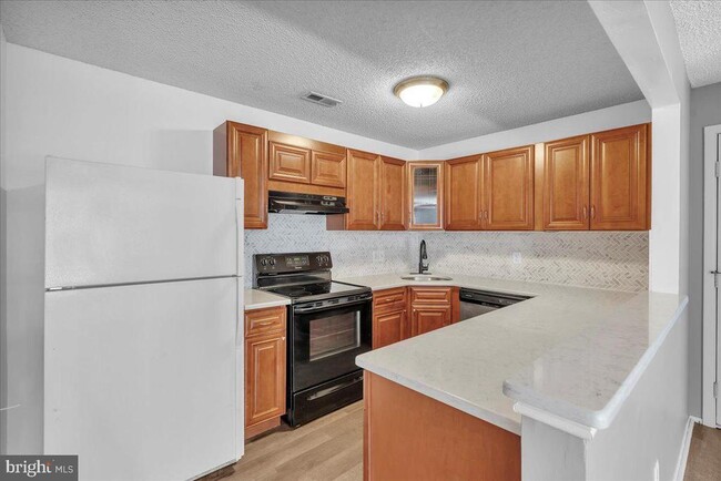 Building Photo - 5512B Aberdeen Dr