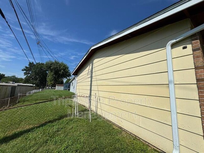 Building Photo - 690 Wiethaupt Rd