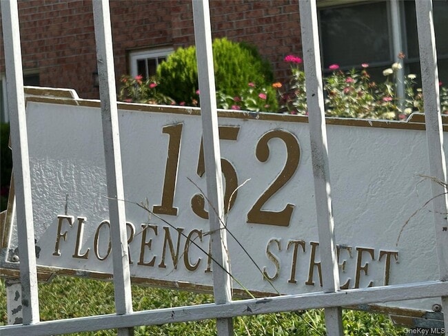Primary Photo - 152 Florence St