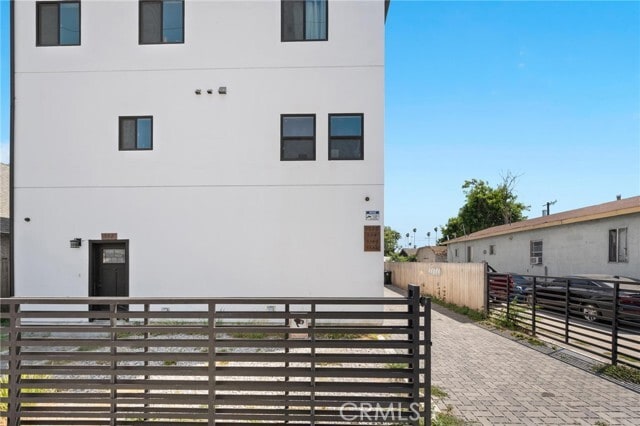 Building Photo - 532 W Vernon Ave