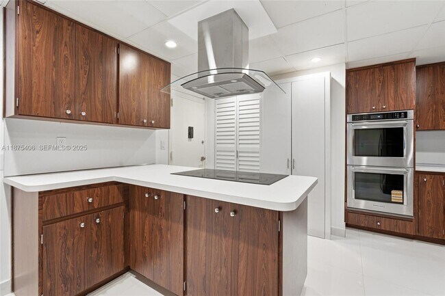 Building Photo - 10155 Collins Ave