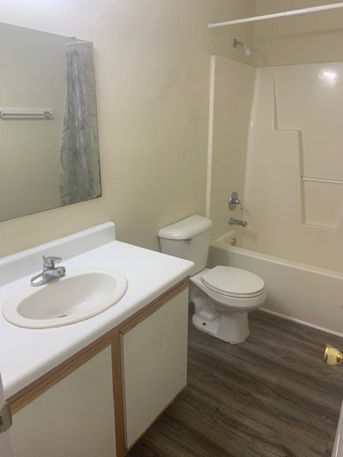 Building Photo - "Charming 2-Bedroom Duplex with 2 Full Bat...