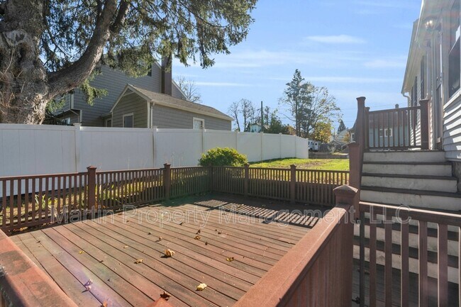 Building Photo - 2 Bellevue Ave