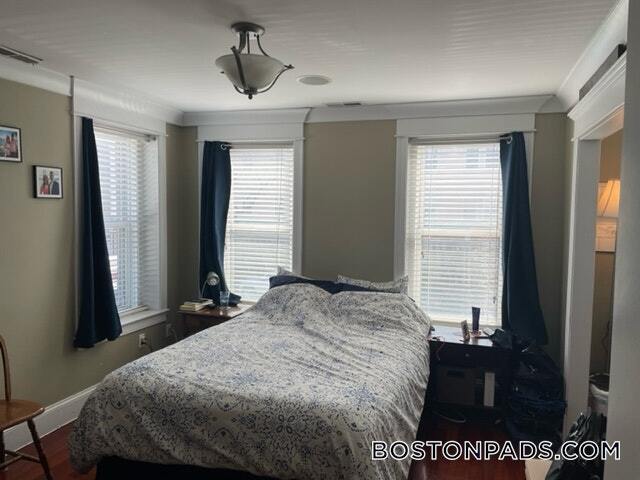 Building Photo - 632 E Broadway