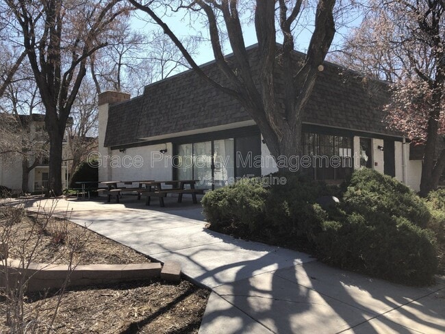 Building Photo - 5770 E Warren Ave