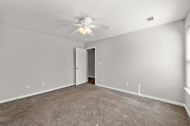 Building Photo - 110 Fox Haven Dr