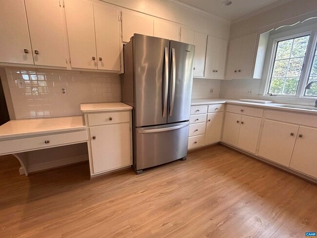 Building Photo - 214 Montvue Dr