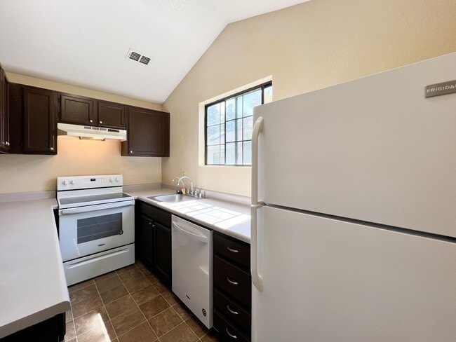 Building Photo - Two Bedroom Napa Condo