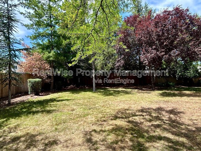 Building Photo - 875 N Gossett Pl