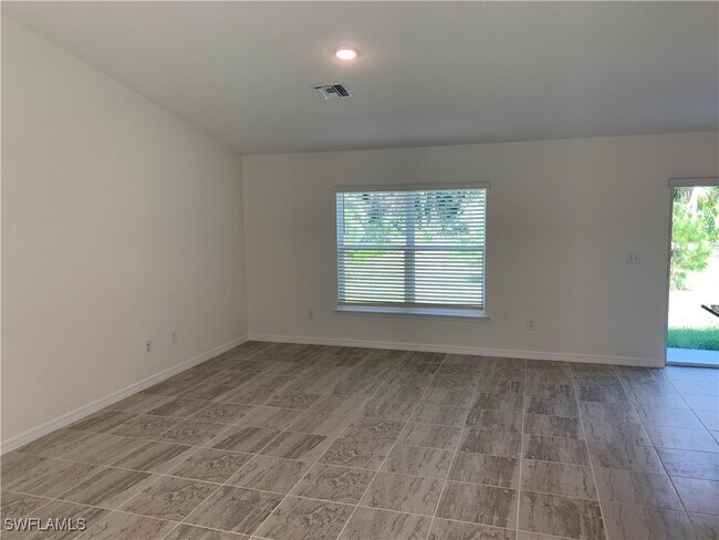 Building Photo - 4360 Longwell Ln