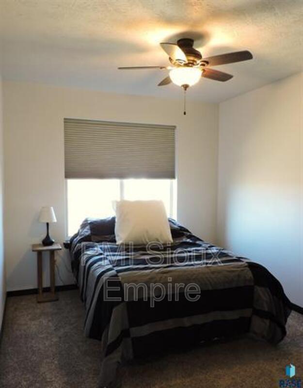 Building Photo - 9600 W Broek Dr