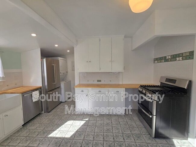 Building Photo - 223 S Guadalupe Ave