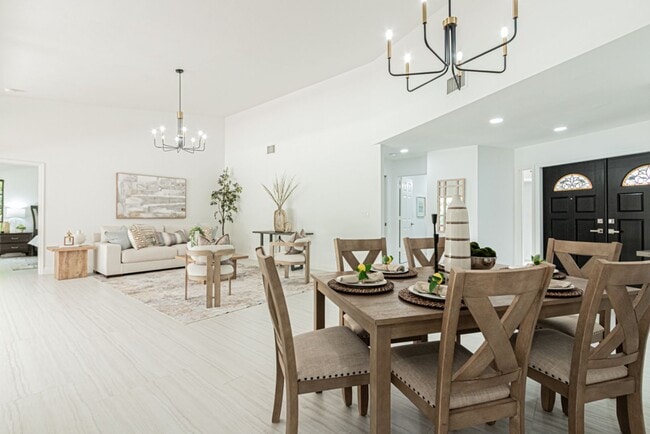Building Photo - Newly Renovated 3 Bedroom Pool Home in Des...