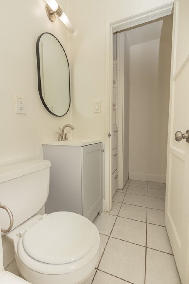 Building Photo - Charming 2 bed /1 Bath Duplex in Pacific Beach 8 Blocks From the Ocean!
