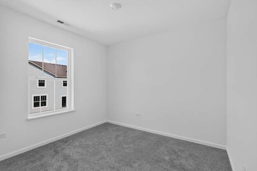 Building Photo - 445 Red Oak Cir